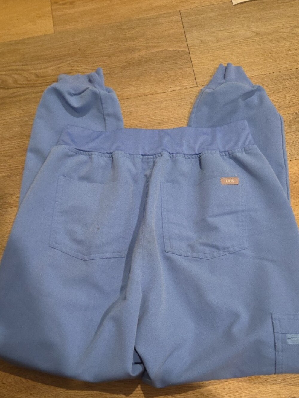 Figs Light Blue V-Neck Scrub Set - Classic Sky Small Spot On Knee. See Pic - Picture 11 of 11